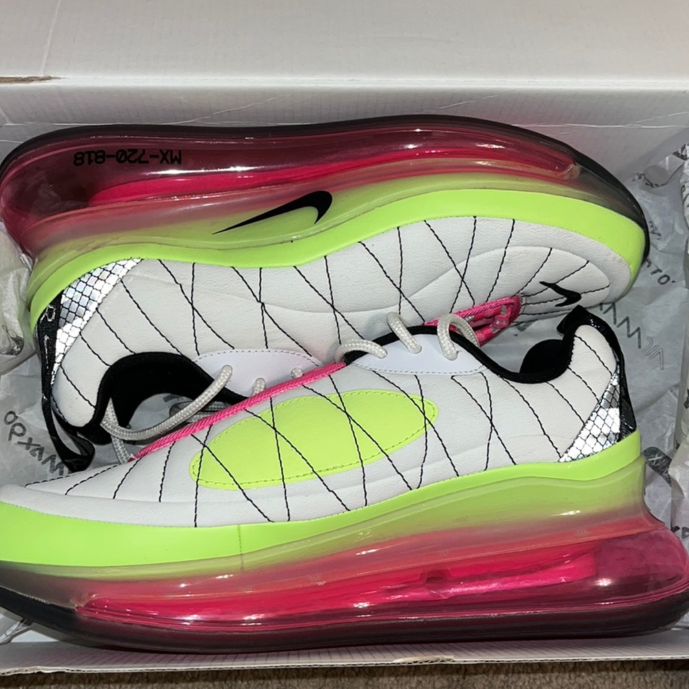 W nike MX-720